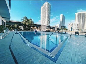 2600 E Hallandale Beach Blvd, Unit 2401 in Hallandale Beach, FL - Building Photo - Building Photo