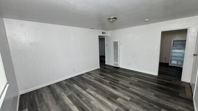 1319 J St in Sanger, CA - Building Photo - Building Photo