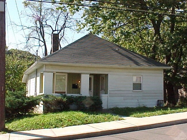 property at 1001 W 11th St