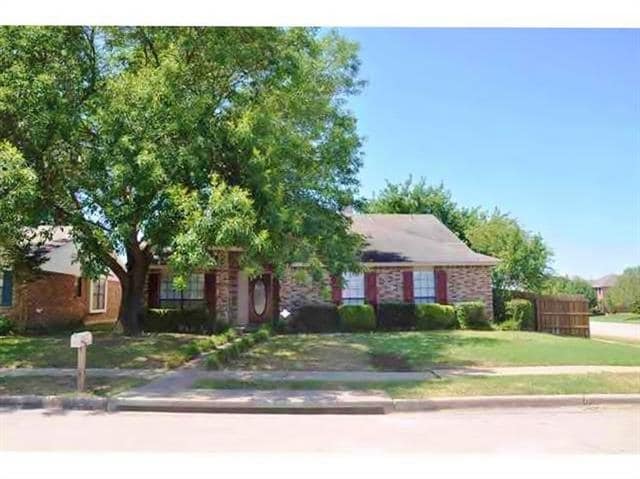 property at 4429 Seville Ln