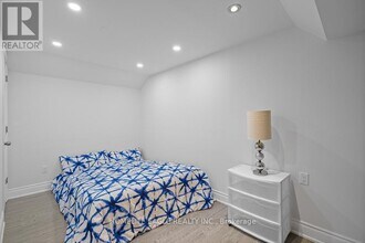 98 Lowther Ave in Richmond Hill, ON - Building Photo - Building Photo