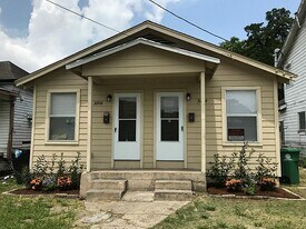 3204 Napoleon St in Houston, TX - Building Photo