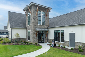 Parkview at Spring Hill Apartments in Akron, OH - Foto de edificio - Building Photo