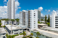 Golden West Condominium in Miami Beach, FL - Foto de edificio - Building Photo