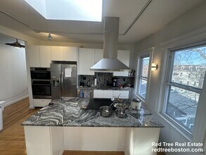 229 Harvard St, Unit 6 in Cambridge, MA - Foto de edificio - Building Photo