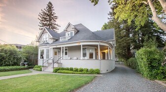 313 Tucker St in Healdsburg, CA - Building Photo