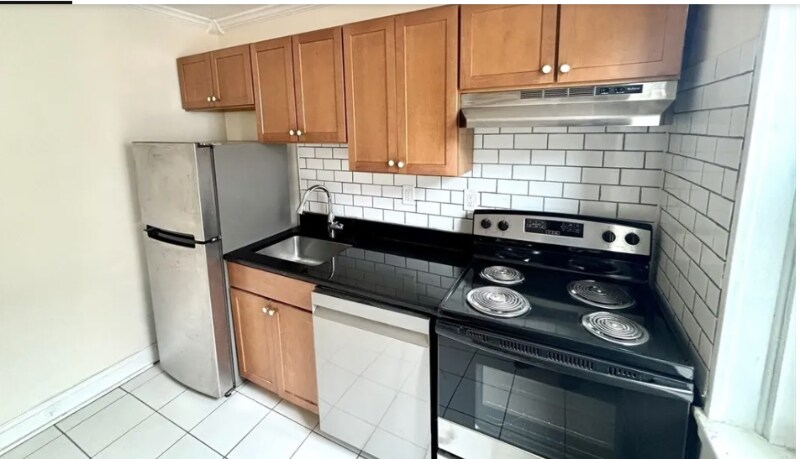 8 Walnut St in Everett, MA - Building Photo