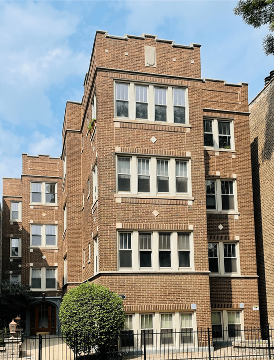 2228 Kenmore in Chicago, IL - Building Photo