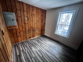 12 Railroad St in Essex Junction, VT - Building Photo - Building Photo