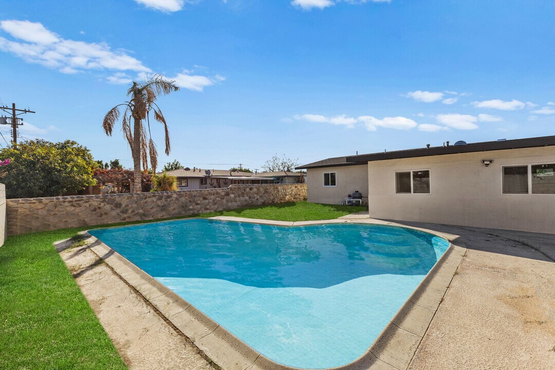 81434 Palmyra Ave in Indio, CA - Foto de edificio