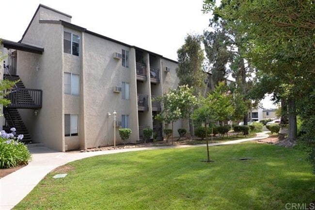 7500 Parkway Dr in La Mesa, CA - Building Photo - Building Photo