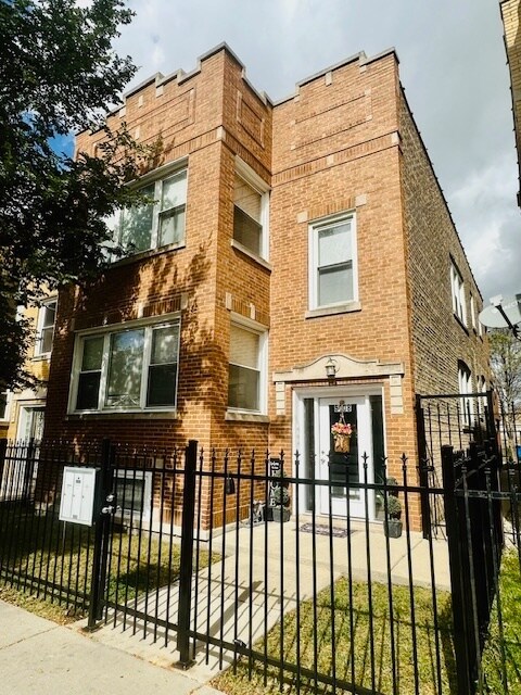 5008 W Division St in Chicago, IL - Building Photo