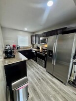 305 W 68th St in Hialeah, FL - Building Photo