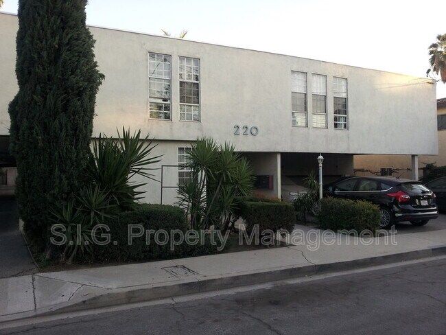 property at 220 W Spazier Ave