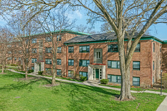 HOMESTEAD APARTMENTS in La Grange Park, IL - Foto de edificio - Building Photo