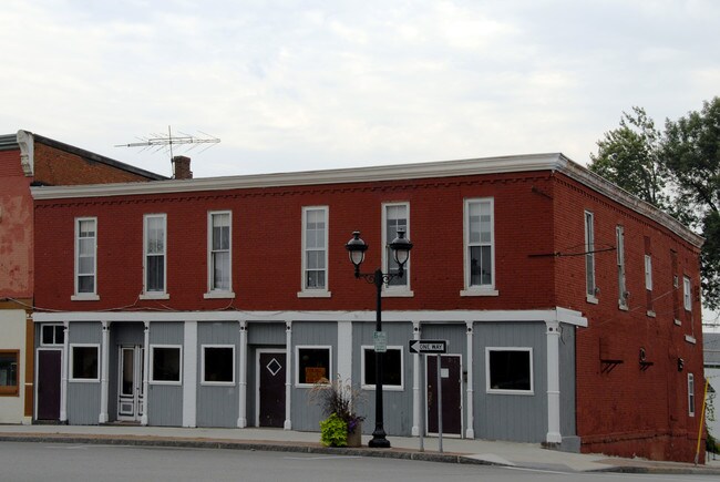 1 Public Sq in Holley, NY - Building Photo - Building Photo