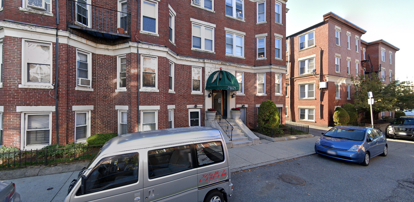 7 Barrows St in Boston, MA - Building Photo