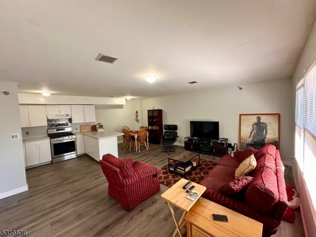 336 Bloomfield Ave in Caldwell, NJ - Building Photo - Building Photo