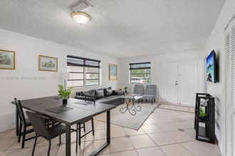 5726 SW 20th St in Miami, FL - Building Photo - Building Photo