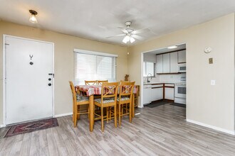 2530 Clairemont Dr in San Diego, CA - Foto de edificio - Building Photo