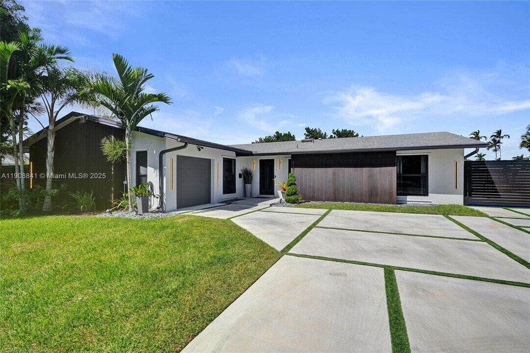 9371 SW 185th Terrace in Cutler Bay, FL - Building Photo