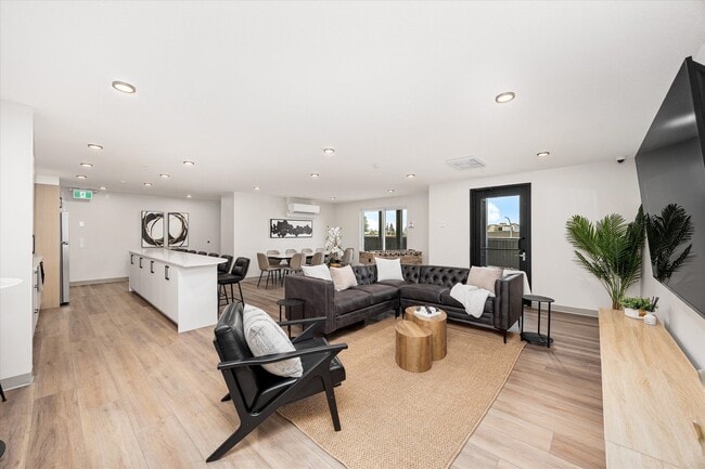 Central in Kelowna, BC - Building Photo - Building Photo