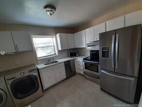 301 N Pine Island Rd-Unit -165 in Plantation, FL - Building Photo - Building Photo