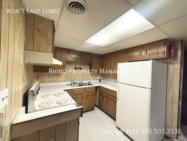 property at 825 W Arapahoe Ave