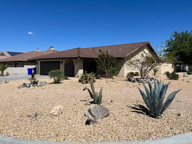 26325 Catamaran Ln in Helendale, CA - Building Photo - Building Photo