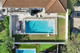 3534 Forest View Cir in Fort Lauderdale, FL - Building Photo