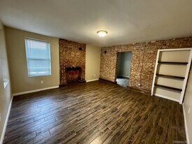 9 S Clinton St in Poughkeepsie, NY - Building Photo