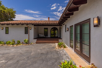 2267 McNell Rd in Ojai, CA - Foto de edificio - Building Photo