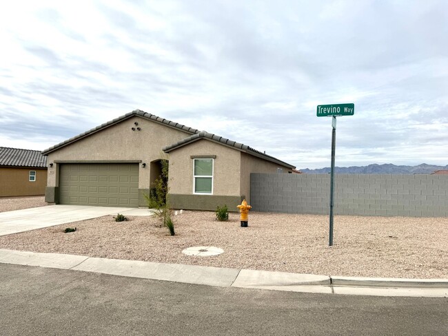 5653 Trevino Way in Fort Mohave, AZ - Foto de edificio - Building Photo