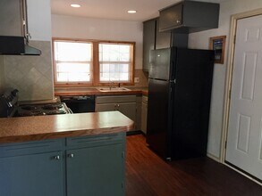 688 Martindale Rd in San Marcos, TX - Foto de edificio - Building Photo