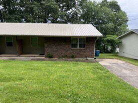 405 Missionary Ave in Rossville, GA - Building Photo