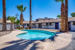 Caya Apartments in Phoenix, AZ - Building Photo