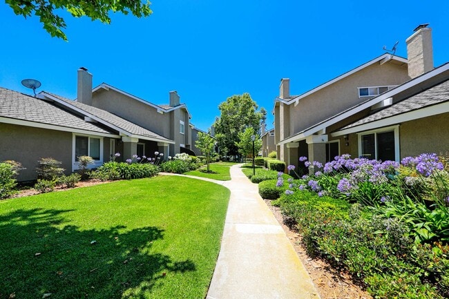 6 Baton Rouge in Irvine, CA - Building Photo - Building Photo