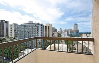 430 Lewers St in Honolulu, HI - Building Photo - Building Photo