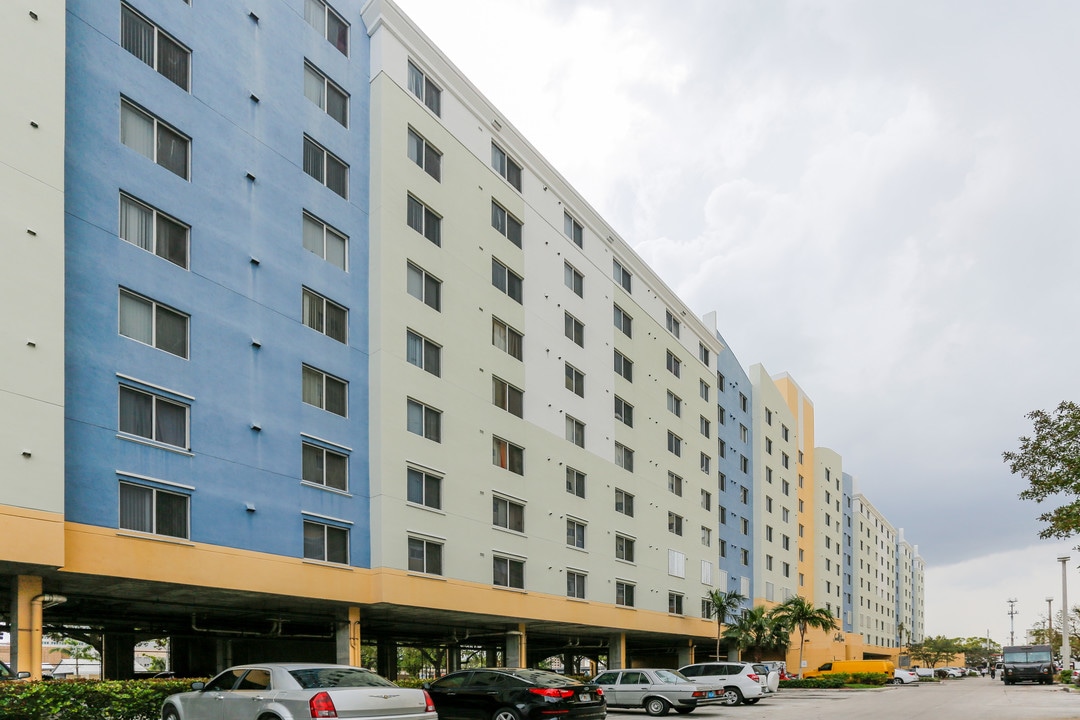 Santa Clara I in Miami, FL - Building Photo