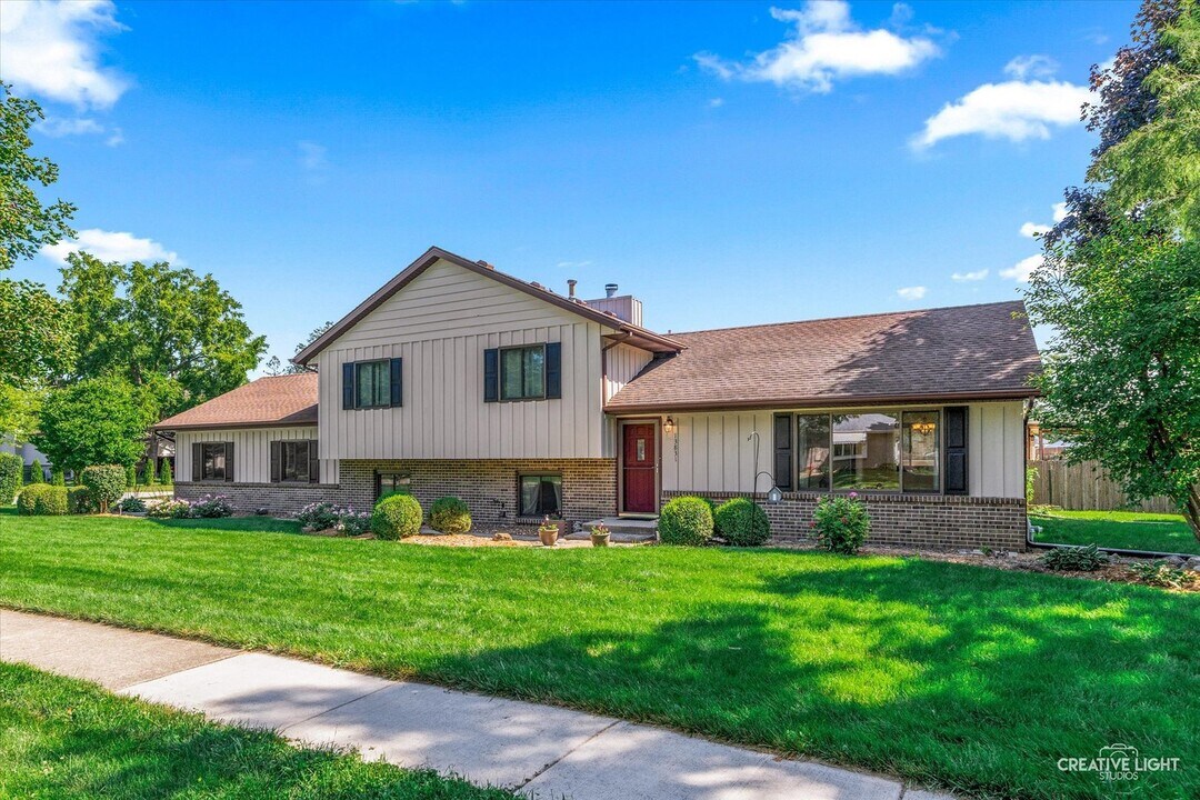 13831 S Mallard Dr in Plainfield, IL - Building Photo