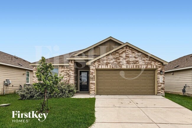 1212 Treehouse Ln in New Braunfels, TX - Foto de edificio - Building Photo