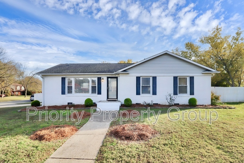 12024 Antebellum Dr in Charlotte, NC - Foto de edificio