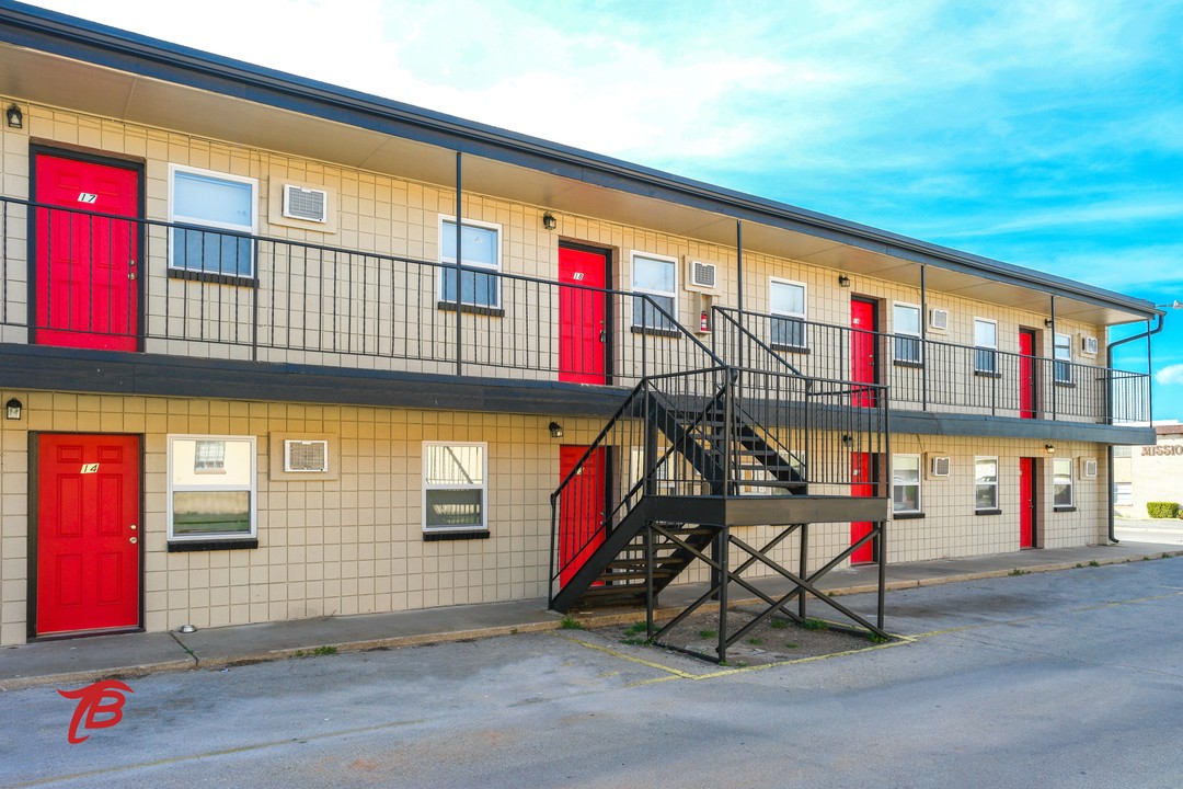 West Pointe in Oklahoma City, OK - Building Photo