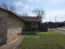 203 2nd St N in Pflugerville, TX - Building Photo