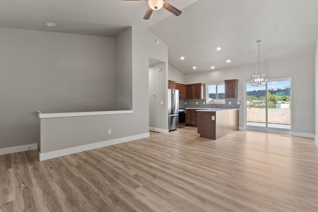 13805 E Rich Ave in Spokane Valley, WA - Building Photo