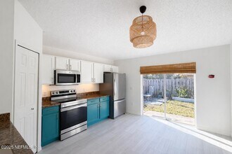 6634 Gentle Oaks Dr W in Jacksonville, FL - Building Photo - Building Photo