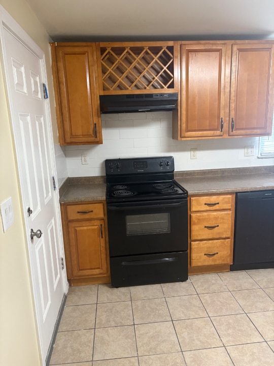 328 Cherry St in New Britain, CT - Building Photo