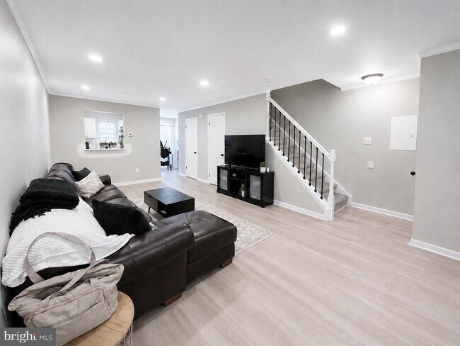 937 Woodstock Ct