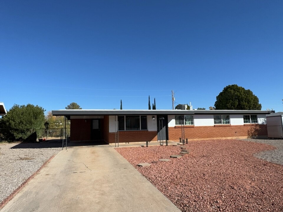 1397 Andrea Dr in Sierra Vista, AZ - Building Photo