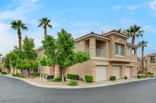 251 S Green Valley Pkwy in Henderson, NV - Foto de edificio - Building Photo